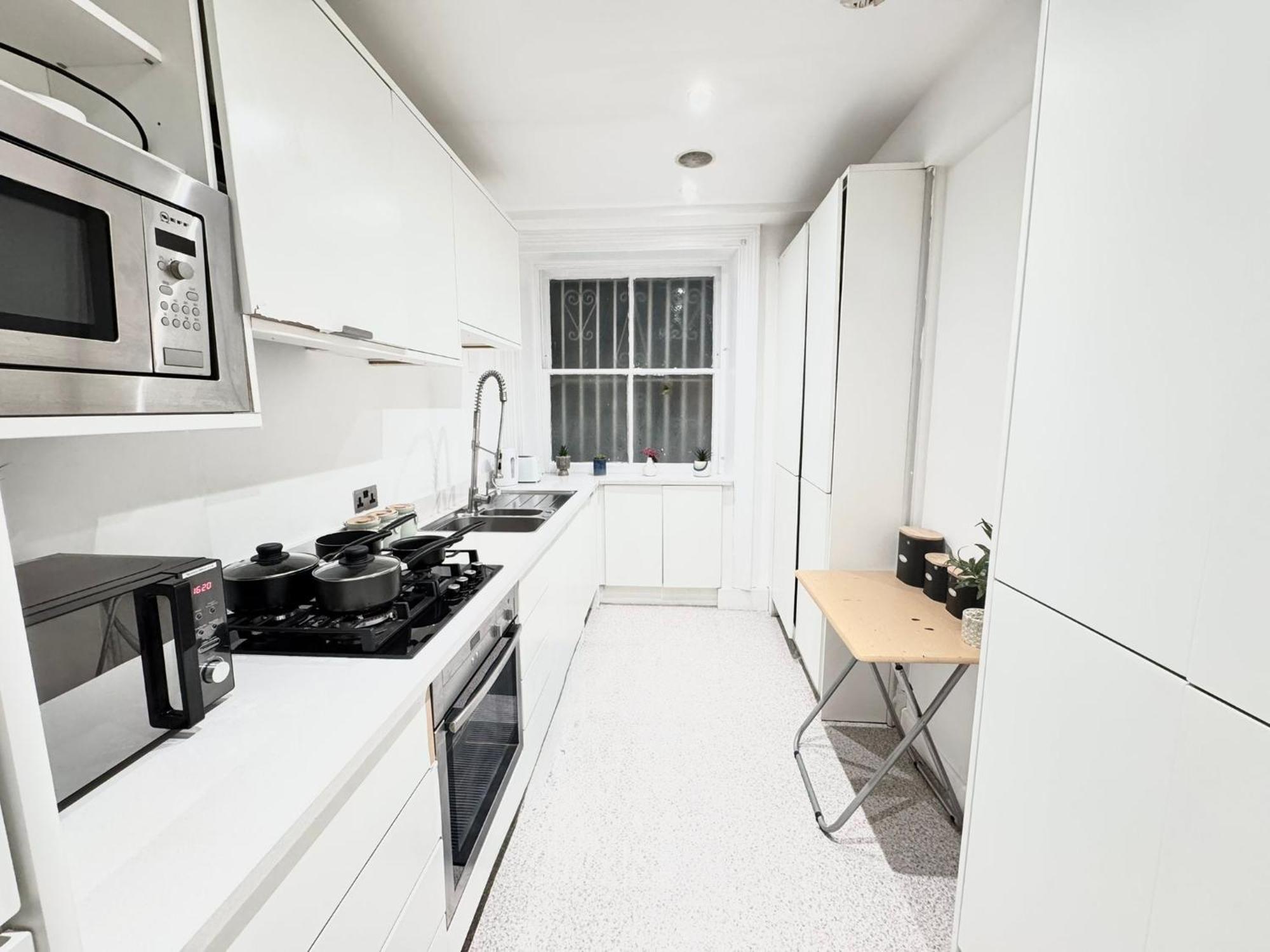 Spacious Hyde Park Family Apartment *