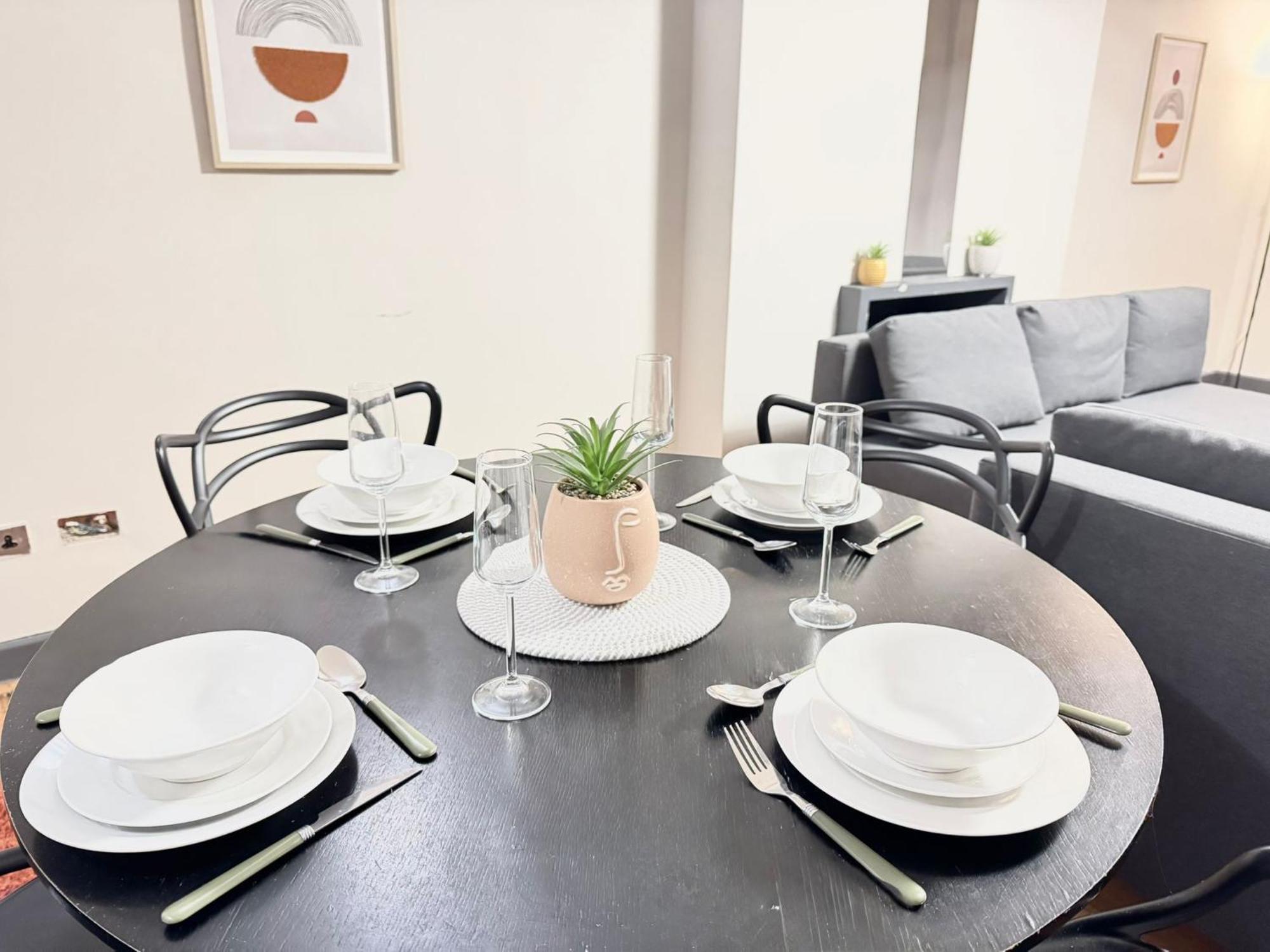 Spacious Hyde Park Family Apartment London